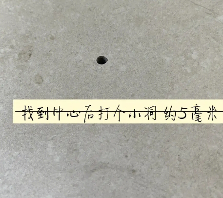 吴江瓷砖空鼓维修公司专业解答在瓷砖铺贴过程中，如果砂料搅拌不均匀，将会带来以下问题