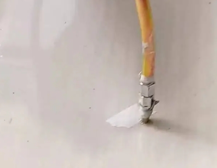 吴江瓷砖空鼓维修公司专业解答在瓷砖铺贴过程中，如果使用的砂料过粗（如全部使用了粗砂），可能会导致以下问题
